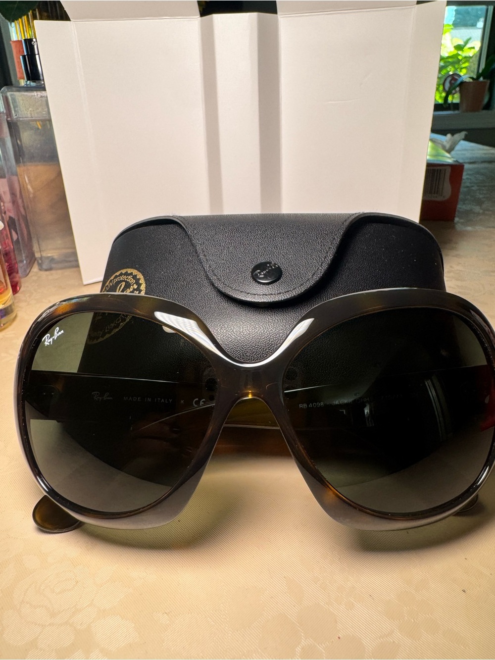 Ray-Ban Women's Oversized Sunglasses in Tortoiseshell and Black